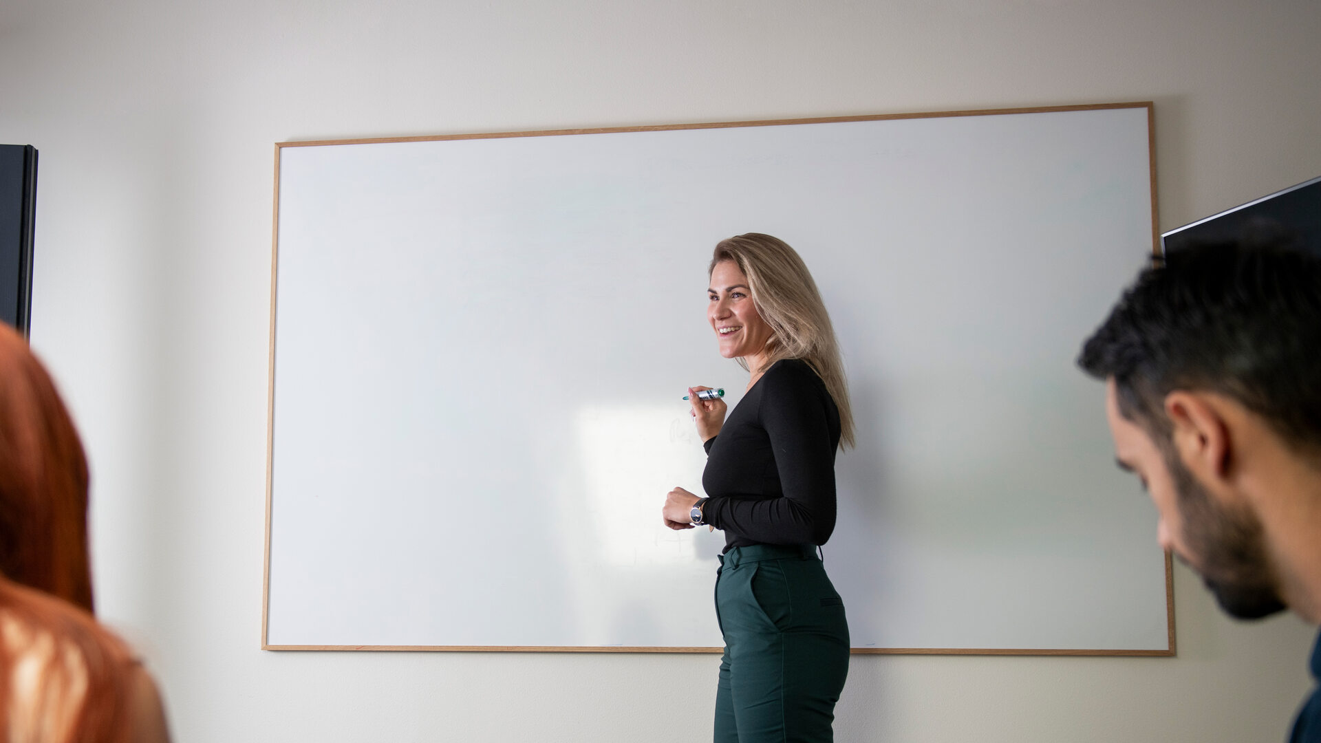 Symetri Revit Training Hand Up