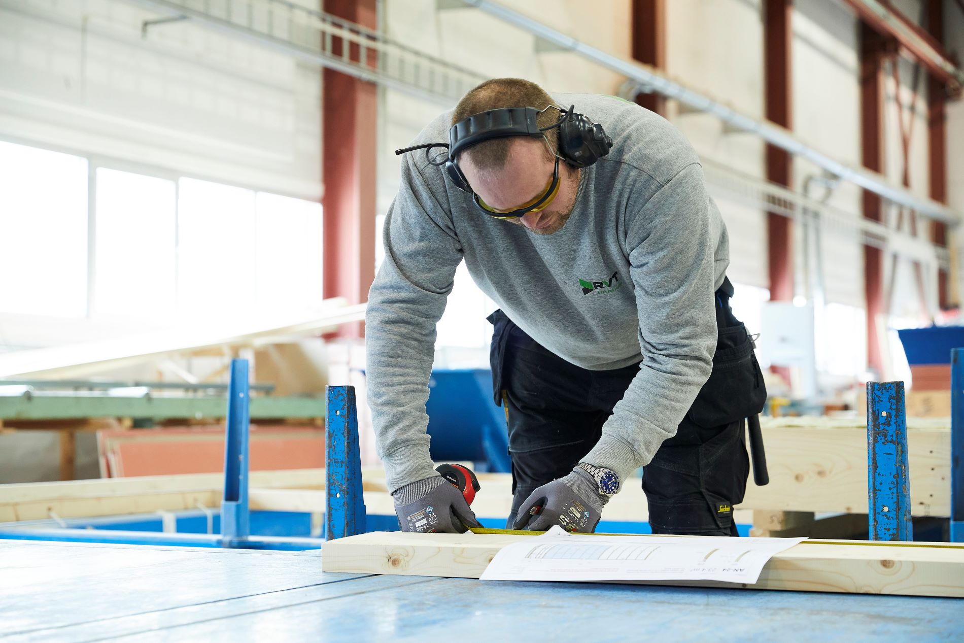 Slik optimaliserer RVT industriell produksjon med automatisering og skreddersydde løsninger fra symetri